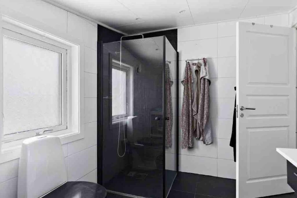 Mysigt Hus Med Natur & Jacuzzi I Olofstorp Göteborg Exterior foto