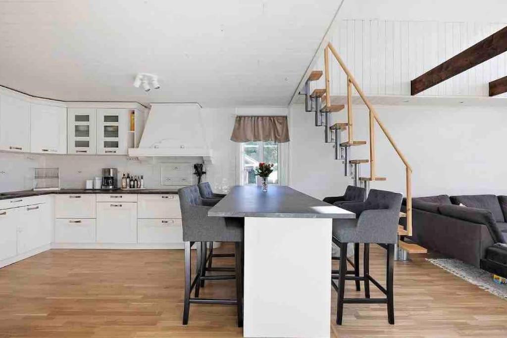 Mysigt Hus Med Natur & Jacuzzi I Olofstorp Göteborg Exterior foto