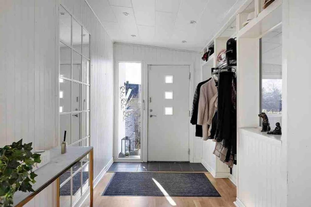 Mysigt Hus Med Natur & Jacuzzi I Olofstorp Göteborg Exterior foto