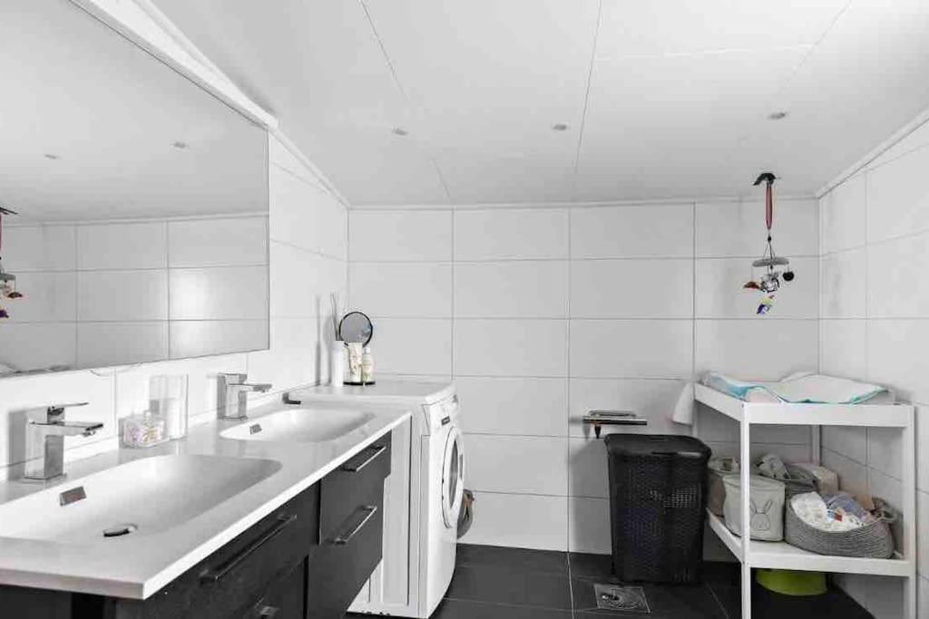Mysigt Hus Med Natur & Jacuzzi I Olofstorp Göteborg Exterior foto